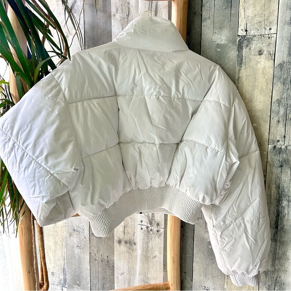 🌴 Cutest Zara Women's White Puffer Jacket - Picture 3 of 13